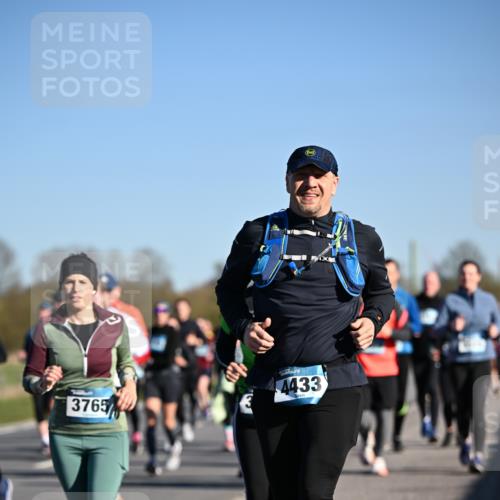 06.04.2025 - 44. Internationalen Wilhelmsburger Insellauf Dr. Thomas Lammeyer http://msf.ph/oto/7561352 06.04.2025 09:36:24 Laufen 3765, 4433 meine-sportfotos.de
