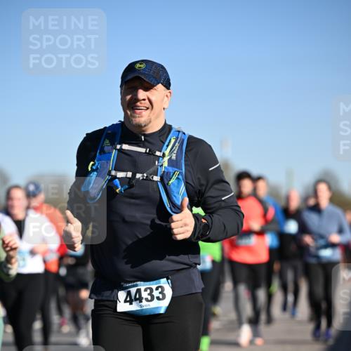 06.04.2025 - 44. Internationalen Wilhelmsburger Insellauf Dr. Thomas Lammeyer http://msf.ph/oto/7561372 06.04.2025 09:36:24 Laufen 4433 meine-sportfotos.de