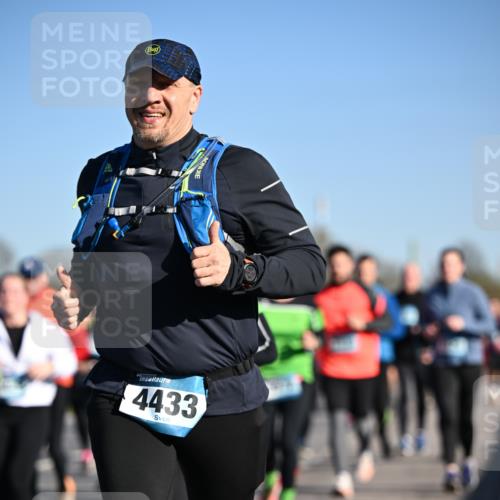 06.04.2025 - 44. Internationalen Wilhelmsburger Insellauf Dr. Thomas Lammeyer http://msf.ph/oto/7561376 06.04.2025 09:36:24 Laufen 4433 meine-sportfotos.de