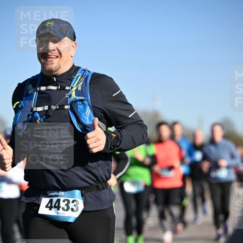 06.04.2025 - 44. Internationalen Wilhelmsburger Insellauf Dr. Thomas Lammeyer http://msf.ph/oto/7561378 06.04.2025 09:36:25 Laufen 4433 meine-sportfotos.de