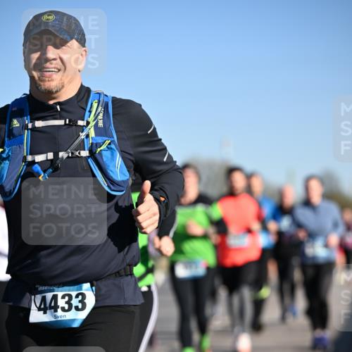 06.04.2025 - 44. Internationalen Wilhelmsburger Insellauf Dr. Thomas Lammeyer http://msf.ph/oto/7561384 06.04.2025 09:36:25 Laufen 4433 meine-sportfotos.de