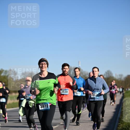 06.04.2025 - 44. Internationalen Wilhelmsburger Insellauf Dr. Thomas Lammeyer http://msf.ph/oto/7561412 06.04.2025 09:36:26 Laufen 3972, 3530, 3666, 352 meine-sportfotos.de