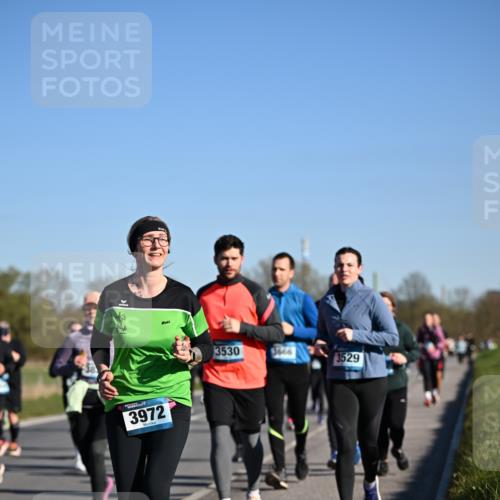 06.04.2025 - 44. Internationalen Wilhelmsburger Insellauf Dr. Thomas Lammeyer http://msf.ph/oto/7561423 06.04.2025 09:36:27 Laufen 3972, 3530, 3666, 3529 meine-sportfotos.de