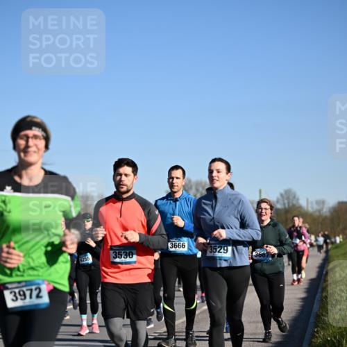 06.04.2025 - 44. Internationalen Wilhelmsburger Insellauf Dr. Thomas Lammeyer http://msf.ph/oto/7561436 06.04.2025 09:36:27 Laufen 3972, 3666, 4255, 3530, 3529, 366 meine-sportfotos.de