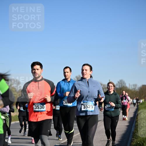 06.04.2025 - 44. Internationalen Wilhelmsburger Insellauf Dr. Thomas Lammeyer http://msf.ph/oto/7561452 06.04.2025 09:36:28 Laufen 3530, 399, 36, 3529, 366 meine-sportfotos.de