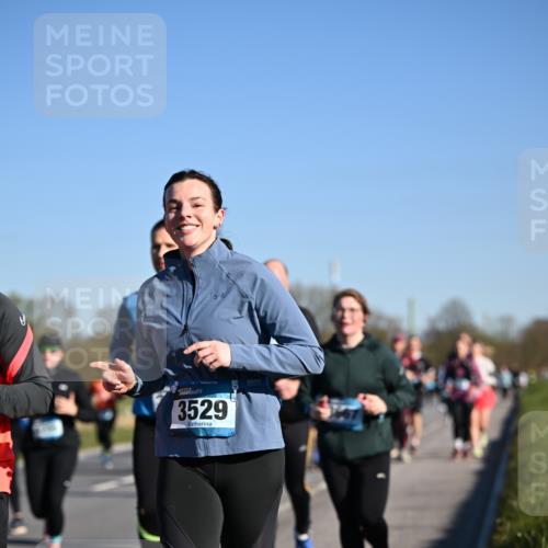 06.04.2025 - 44. Internationalen Wilhelmsburger Insellauf Dr. Thomas Lammeyer http://msf.ph/oto/7561479 06.04.2025 09:36:29 Laufen 3529 meine-sportfotos.de