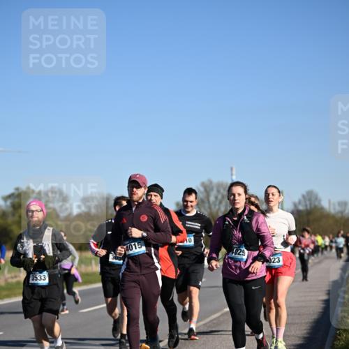06.04.2025 - 44. Internationalen Wilhelmsburger Insellauf Dr. Thomas Lammeyer http://msf.ph/oto/7561630 06.04.2025 09:36:35 Laufen 3533, 4015, 4029, 23 meine-sportfotos.de