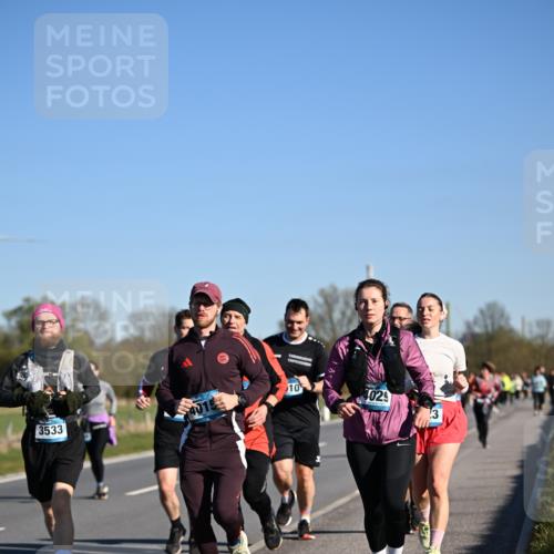 06.04.2025 - 44. Internationalen Wilhelmsburger Insellauf Dr. Thomas Lammeyer http://msf.ph/oto/7561634 06.04.2025 09:36:35 Laufen 10, 3533, 4029, 3 meine-sportfotos.de