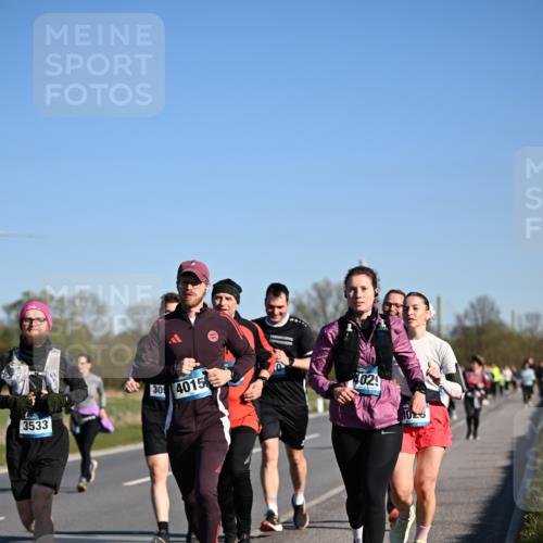 06.04.2025 - 44. Internationalen Wilhelmsburger Insellauf Dr. Thomas Lammeyer http://msf.ph/oto/7561641 06.04.2025 09:36:35 Laufen 3533, 30, 4015, 4029 meine-sportfotos.de