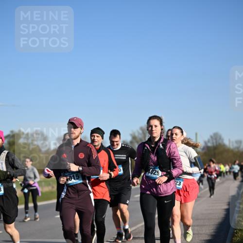 06.04.2025 - 44. Internationalen Wilhelmsburger Insellauf Dr. Thomas Lammeyer http://msf.ph/oto/7561653 06.04.2025 09:36:35 Laufen 3, 015, 0, 4029, 23 meine-sportfotos.de