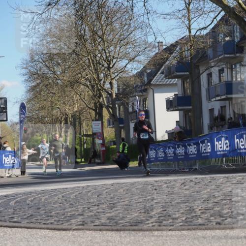 06.04.2025 - 44. Internationalen Wilhelmsburger Insellauf Luisa Fischer http://msf.ph/oto/7561784 06.04.2025 10:30:14 Ziel 4527, 3562 meine-sportfotos.de