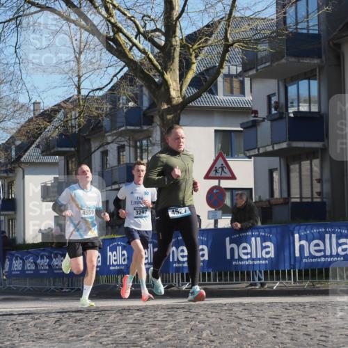 06.04.2025 - 44. Internationalen Wilhelmsburger Insellauf Luisa Fischer http://msf.ph/oto/7561832 06.04.2025 10:30:19 Ziel 4559, 3297, 4527 meine-sportfotos.de