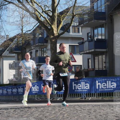 06.04.2025 - 44. Internationalen Wilhelmsburger Insellauf Luisa Fischer http://msf.ph/oto/7561835 06.04.2025 10:30:19 Ziel 4559, 32972, 4527 meine-sportfotos.de