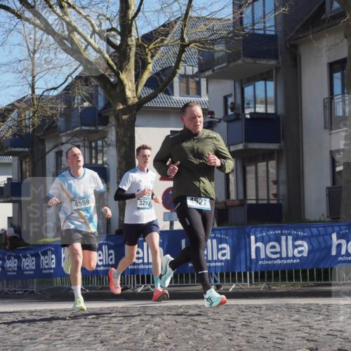 06.04.2025 - 44. Internationalen Wilhelmsburger Insellauf Luisa Fischer http://msf.ph/oto/7561840 06.04.2025 10:30:20 Ziel 4559, 3297, 4527 meine-sportfotos.de