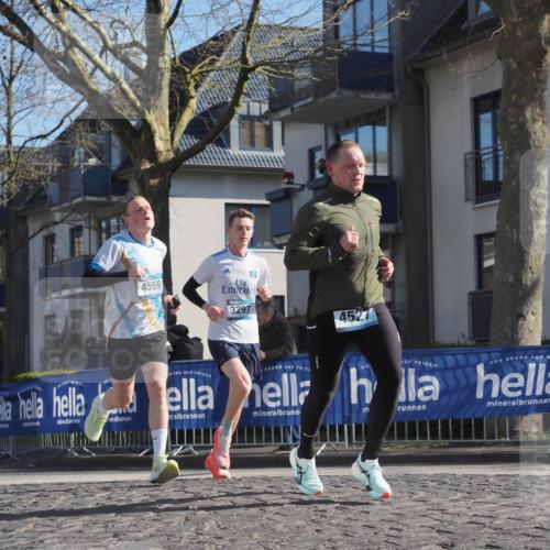 06.04.2025 - 44. Internationalen Wilhelmsburger Insellauf Luisa Fischer http://msf.ph/oto/7561847 06.04.2025 10:30:20 Ziel 4559, 3297, 4527 meine-sportfotos.de