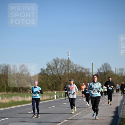 06.04.2025 - 44. Internationalen Wilhelmsburger Insellauf Dr. Thomas Lammeyer http://msf.ph/oto/7561941 06.04.2025 09:36:52 Laufen 3157, 5189, 3766, 3508 meine-sportfotos.de