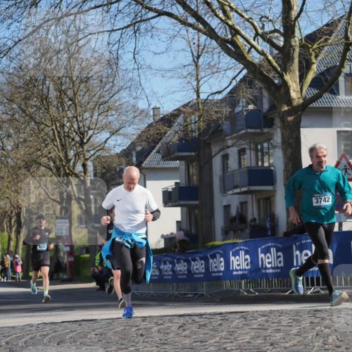 06.04.2025 - 44. Internationalen Wilhelmsburger Insellauf Luisa Fischer http://msf.ph/oto/7561969 06.04.2025 10:30:29 Ziel 3400, 3742 meine-sportfotos.de