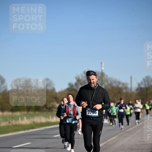 06.04.2025 - 44. Internationalen Wilhelmsburger Insellauf Dr. Thomas Lammeyer http://msf.ph/oto/7562191 06.04.2025 09:37:01 Laufen 4139, 3766 meine-sportfotos.de