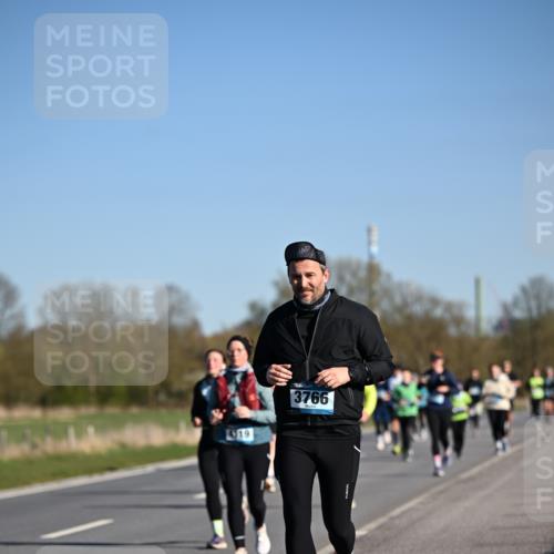 06.04.2025 - 44. Internationalen Wilhelmsburger Insellauf Dr. Thomas Lammeyer http://msf.ph/oto/7562202 06.04.2025 09:37:01 Laufen 919, 3766 meine-sportfotos.de