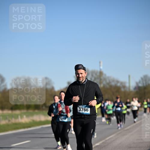06.04.2025 - 44. Internationalen Wilhelmsburger Insellauf Dr. Thomas Lammeyer http://msf.ph/oto/7562204 06.04.2025 09:37:01 Laufen 3766 meine-sportfotos.de