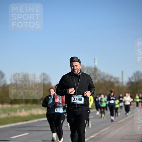 06.04.2025 - 44. Internationalen Wilhelmsburger Insellauf Dr. Thomas Lammeyer http://msf.ph/oto/7562208 06.04.2025 09:37:02 Laufen 4319, 3766 meine-sportfotos.de