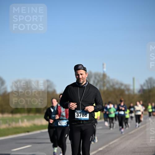 06.04.2025 - 44. Internationalen Wilhelmsburger Insellauf Dr. Thomas Lammeyer http://msf.ph/oto/7562215 06.04.2025 09:37:02 Laufen 3319, 3766 meine-sportfotos.de