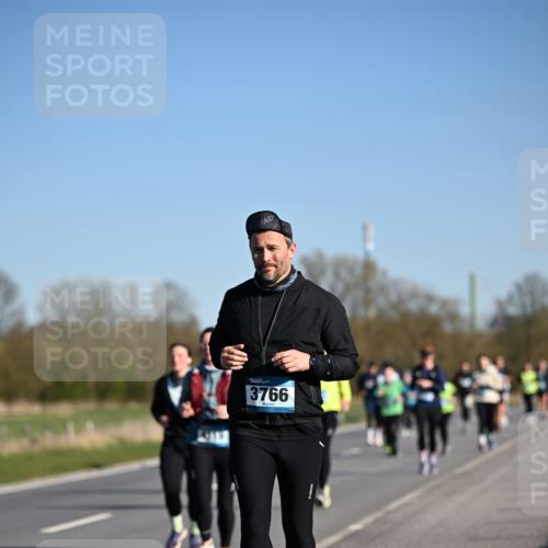 06.04.2025 - 44. Internationalen Wilhelmsburger Insellauf Dr. Thomas Lammeyer http://msf.ph/oto/7562220 06.04.2025 09:37:02 Laufen 3766 meine-sportfotos.de