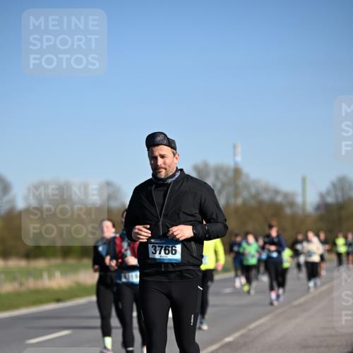 06.04.2025 - 44. Internationalen Wilhelmsburger Insellauf Dr. Thomas Lammeyer http://msf.ph/oto/7562227 06.04.2025 09:37:02 Laufen 3766 meine-sportfotos.de