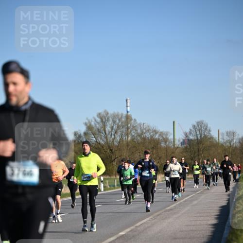 06.04.2025 - 44. Internationalen Wilhelmsburger Insellauf Dr. Thomas Lammeyer http://msf.ph/oto/7562239 06.04.2025 09:37:03 Laufen 3706, 21, 3665, 315 meine-sportfotos.de