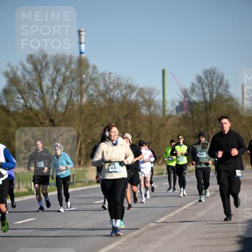 06.04.2025 - 44. Internationalen Wilhelmsburger Insellauf Dr. Thomas Lammeyer http://msf.ph/oto/7562304 06.04.2025 09:37:09 Laufen 5101, 4343, 448, 198, 3934, 3094 meine-sportfotos.de