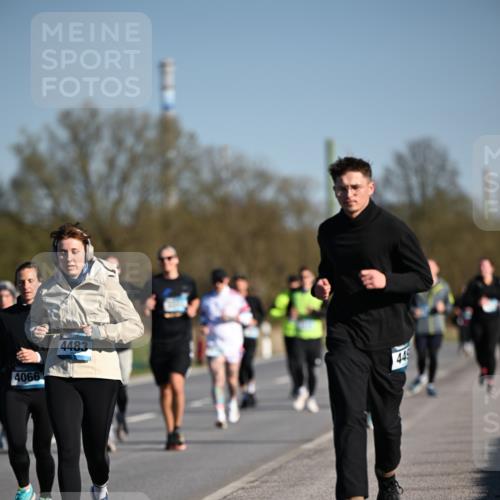 06.04.2025 - 44. Internationalen Wilhelmsburger Insellauf Dr. Thomas Lammeyer http://msf.ph/oto/7562427 06.04.2025 09:37:13 Laufen 4066, 4483, 449 meine-sportfotos.de