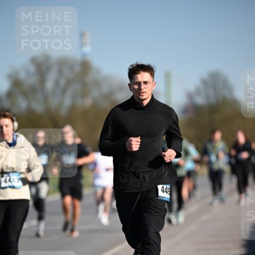 06.04.2025 - 44. Internationalen Wilhelmsburger Insellauf Dr. Thomas Lammeyer http://msf.ph/oto/7562433 06.04.2025 09:37:14 Laufen 448, 449 meine-sportfotos.de