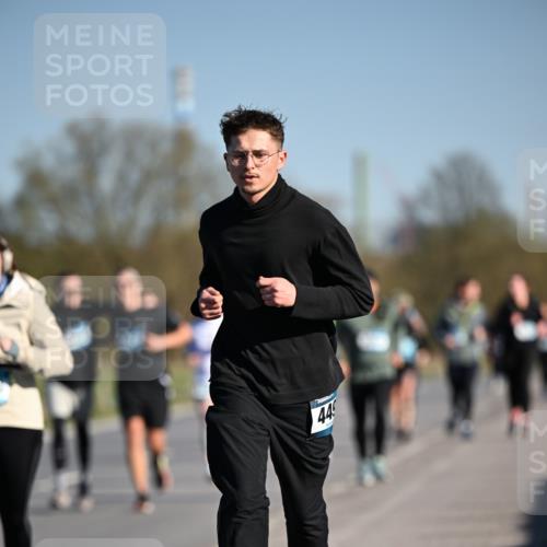 06.04.2025 - 44. Internationalen Wilhelmsburger Insellauf Dr. Thomas Lammeyer http://msf.ph/oto/7562442 06.04.2025 09:37:14 Laufen 449 meine-sportfotos.de