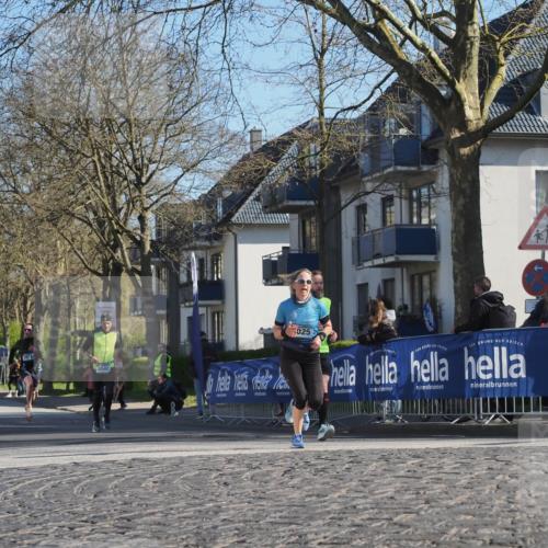 06.04.2025 - 44. Internationalen Wilhelmsburger Insellauf Luisa Fischer http://msf.ph/oto/7562443 06.04.2025 10:31:15 Ziel 3976, 3542, 025 meine-sportfotos.de