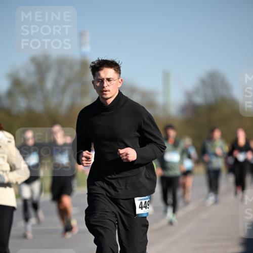 06.04.2025 - 44. Internationalen Wilhelmsburger Insellauf Dr. Thomas Lammeyer http://msf.ph/oto/7562448 06.04.2025 09:37:14 Laufen 449 meine-sportfotos.de