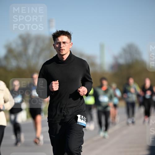 06.04.2025 - 44. Internationalen Wilhelmsburger Insellauf Dr. Thomas Lammeyer http://msf.ph/oto/7562452 06.04.2025 09:37:15 Laufen 449 meine-sportfotos.de