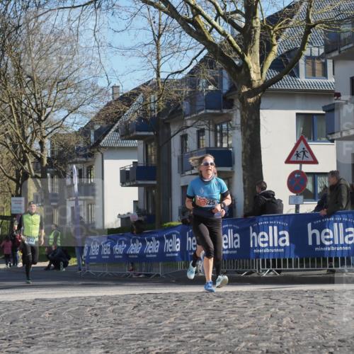 06.04.2025 - 44. Internationalen Wilhelmsburger Insellauf Luisa Fischer http://msf.ph/oto/7562462 06.04.2025 10:31:15 Ziel 25, 3542 meine-sportfotos.de