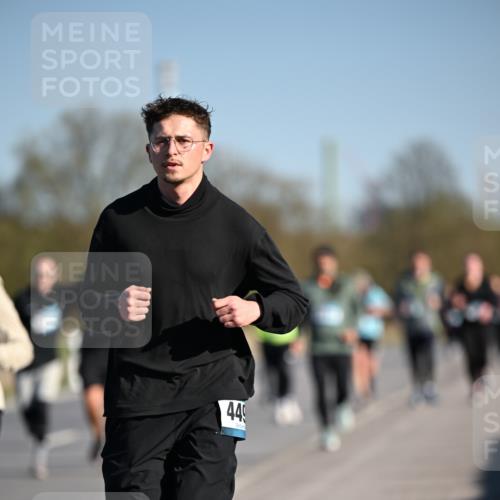 06.04.2025 - 44. Internationalen Wilhelmsburger Insellauf Dr. Thomas Lammeyer http://msf.ph/oto/7562463 06.04.2025 09:37:15 Laufen 449 meine-sportfotos.de