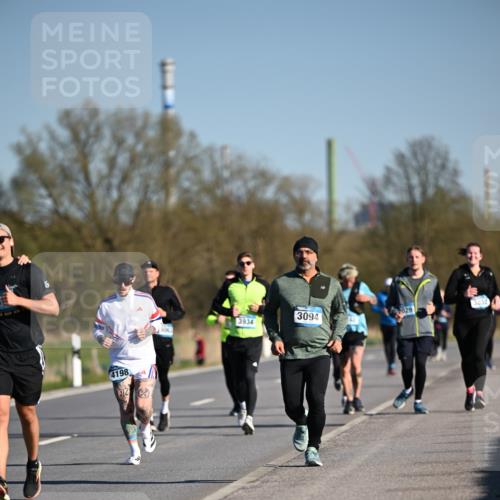 06.04.2025 - 44. Internationalen Wilhelmsburger Insellauf Dr. Thomas Lammeyer http://msf.ph/oto/7562483 06.04.2025 09:37:17 Laufen 4198, 3032, 2029, 3934, 3094 meine-sportfotos.de