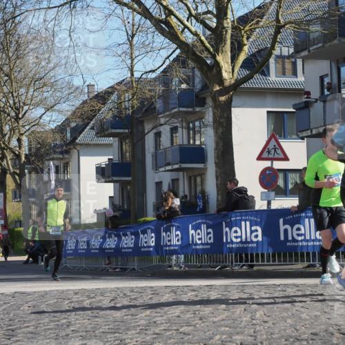 06.04.2025 - 44. Internationalen Wilhelmsburger Insellauf Luisa Fischer http://msf.ph/oto/7562496 06.04.2025 10:31:17 Ziel 3976, 3542, 45, 025 meine-sportfotos.de