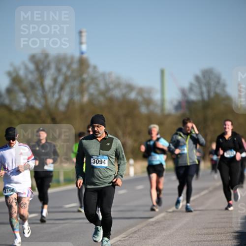 06.04.2025 - 44. Internationalen Wilhelmsburger Insellauf Dr. Thomas Lammeyer http://msf.ph/oto/7562550 06.04.2025 09:37:19 Laufen 4198, 3122, 3094 meine-sportfotos.de