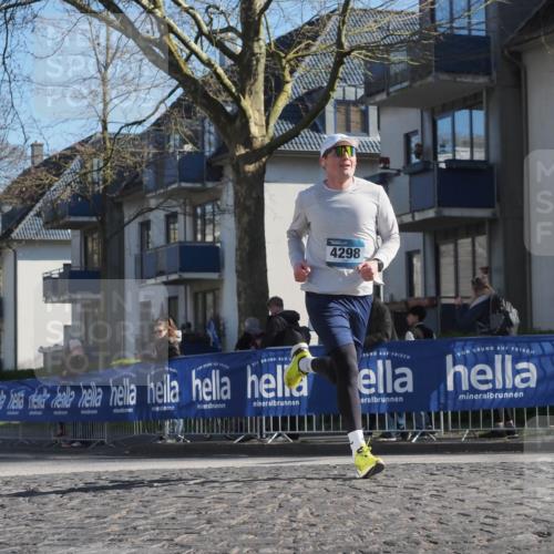 06.04.2025 - 44. Internationalen Wilhelmsburger Insellauf Luisa Fischer http://msf.ph/oto/7562585 06.04.2025 10:31:24 Ziel 4298 meine-sportfotos.de