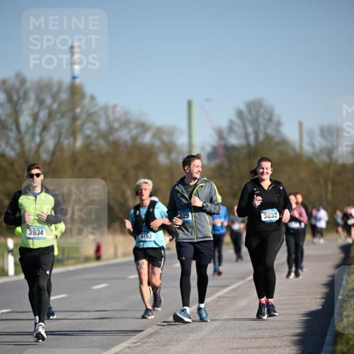 06.04.2025 - 44. Internationalen Wilhelmsburger Insellauf Dr. Thomas Lammeyer http://msf.ph/oto/7562586 06.04.2025 09:37:21 Laufen 3934, 4162, 029, 3032 meine-sportfotos.de