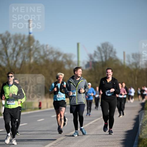 06.04.2025 - 44. Internationalen Wilhelmsburger Insellauf Dr. Thomas Lammeyer http://msf.ph/oto/7562594 06.04.2025 09:37:21 Laufen 3934, 4162, 29 meine-sportfotos.de