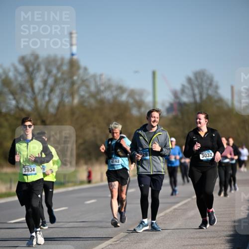 06.04.2025 - 44. Internationalen Wilhelmsburger Insellauf Dr. Thomas Lammeyer http://msf.ph/oto/7562607 06.04.2025 09:37:22 Laufen 4162, 3934, 29, 3032 meine-sportfotos.de