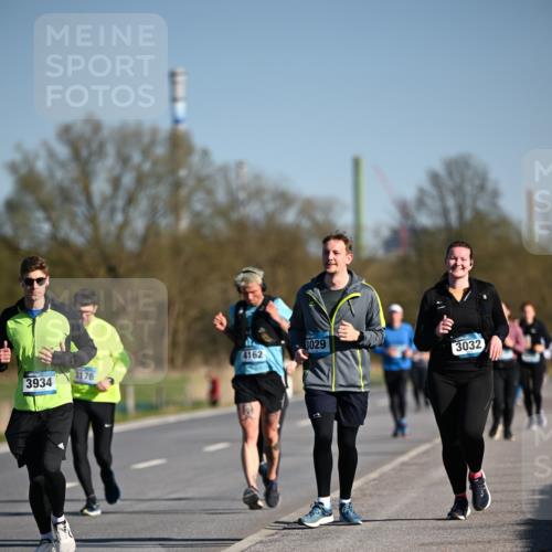 06.04.2025 - 44. Internationalen Wilhelmsburger Insellauf Dr. Thomas Lammeyer http://msf.ph/oto/7562616 06.04.2025 09:37:23 Laufen 4162, 3176, 3934, 3029, 3032 meine-sportfotos.de