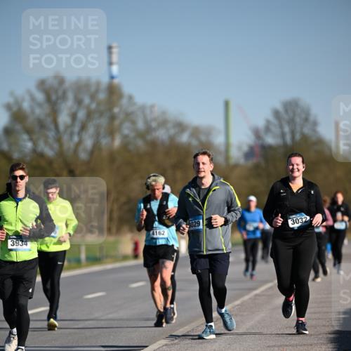 06.04.2025 - 44. Internationalen Wilhelmsburger Insellauf Dr. Thomas Lammeyer http://msf.ph/oto/7562622 06.04.2025 09:37:23 Laufen 4162, 3934, 3029, 3032 meine-sportfotos.de