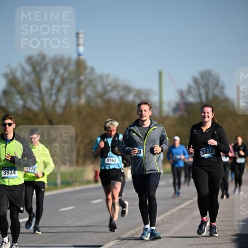 06.04.2025 - 44. Internationalen Wilhelmsburger Insellauf Dr. Thomas Lammeyer http://msf.ph/oto/7562625 06.04.2025 09:37:23 Laufen 3934, 3176, 4162, 3032 meine-sportfotos.de