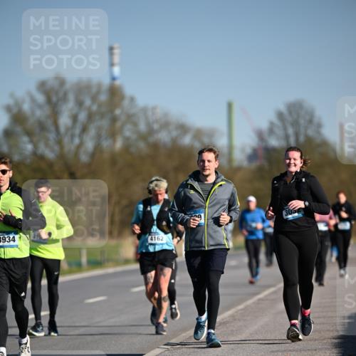 06.04.2025 - 44. Internationalen Wilhelmsburger Insellauf Dr. Thomas Lammeyer http://msf.ph/oto/7562630 06.04.2025 09:37:23 Laufen 3934, 4162, 39, 305 meine-sportfotos.de