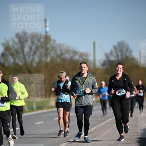 06.04.2025 - 44. Internationalen Wilhelmsburger Insellauf Dr. Thomas Lammeyer http://msf.ph/oto/7562634 06.04.2025 09:37:23 Laufen 34, 4162, 3029, 3032 meine-sportfotos.de